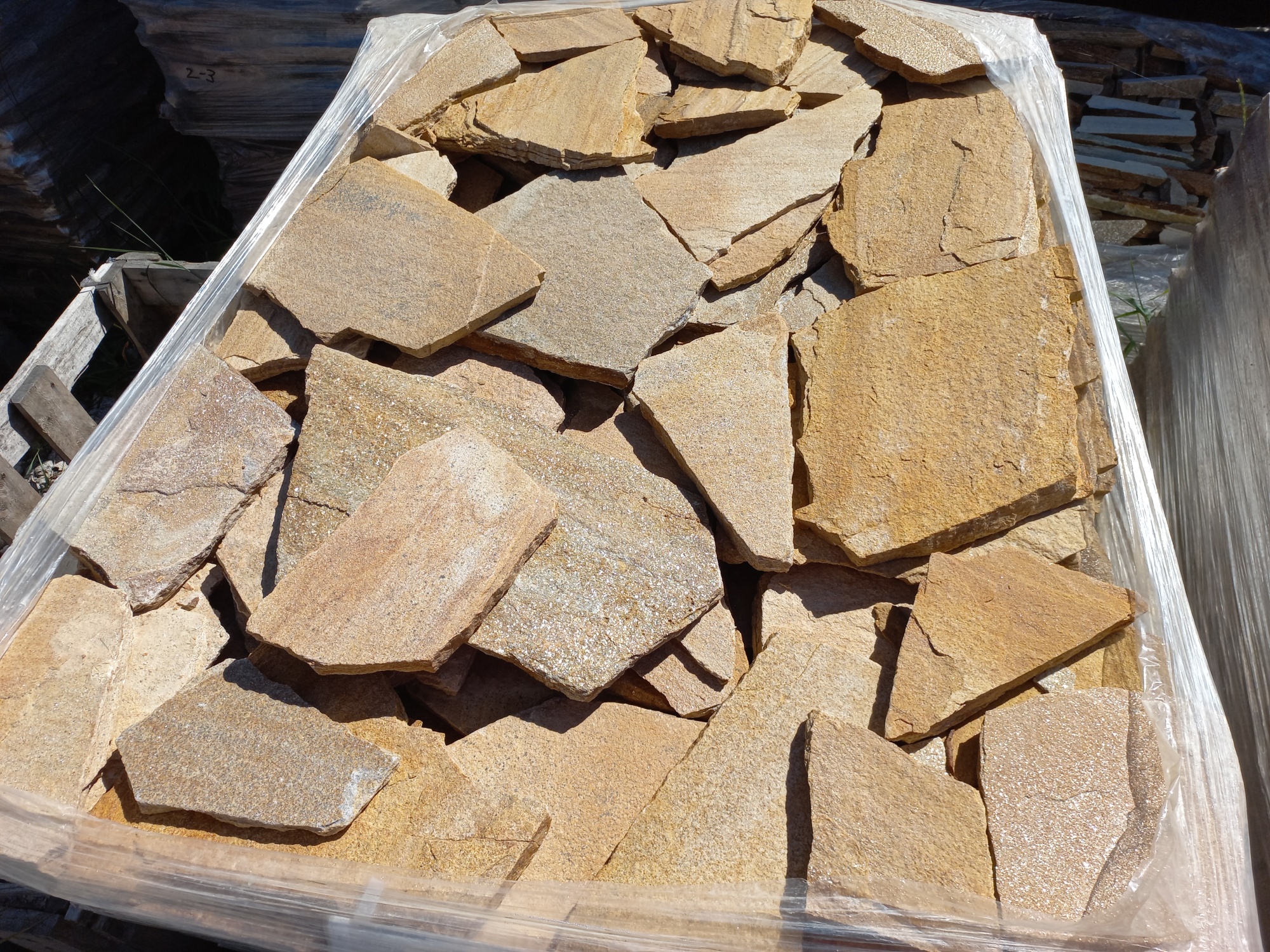 Плитняк златолит жёлтый золотистый для фасада 1,5-3см купить в Тольятти