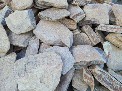 Златолит жёлтый, жёлто-зелёный глыбки и валуны для ланшафтного дизайна купить в Тольятти