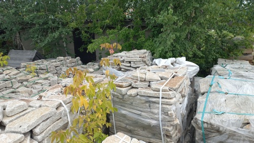 Плитняк галтованный гранитный для ландшафтного дизайна купить в Тольятти