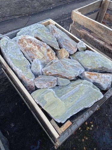 Златолит жёлтый, жёлто-зелёный глыбки и валуны для ланшафтного дизайна купить в Тольятти
