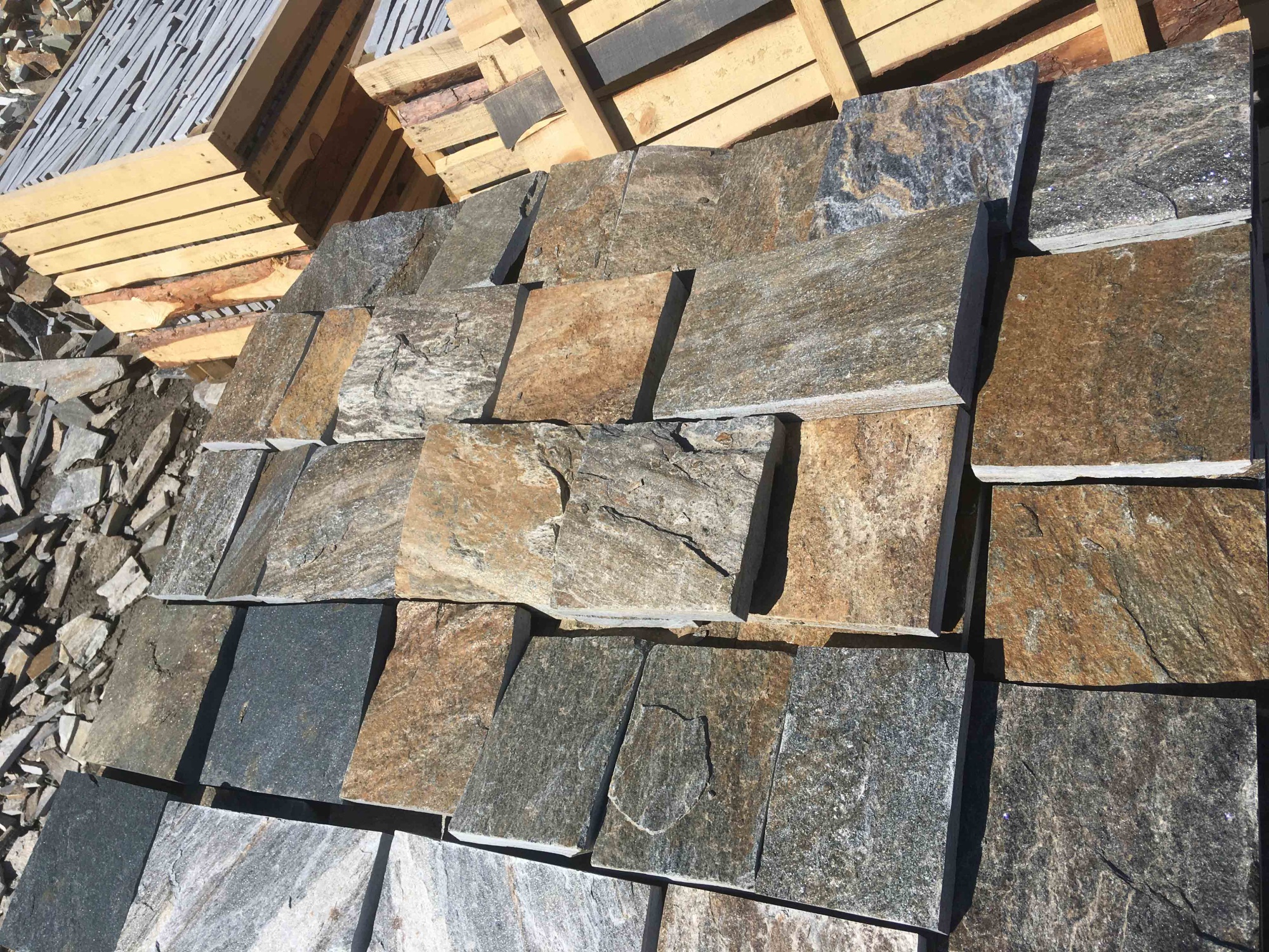 Плитка пилёная златолит Уральский для цоколя, отмостки купить в Тольятти