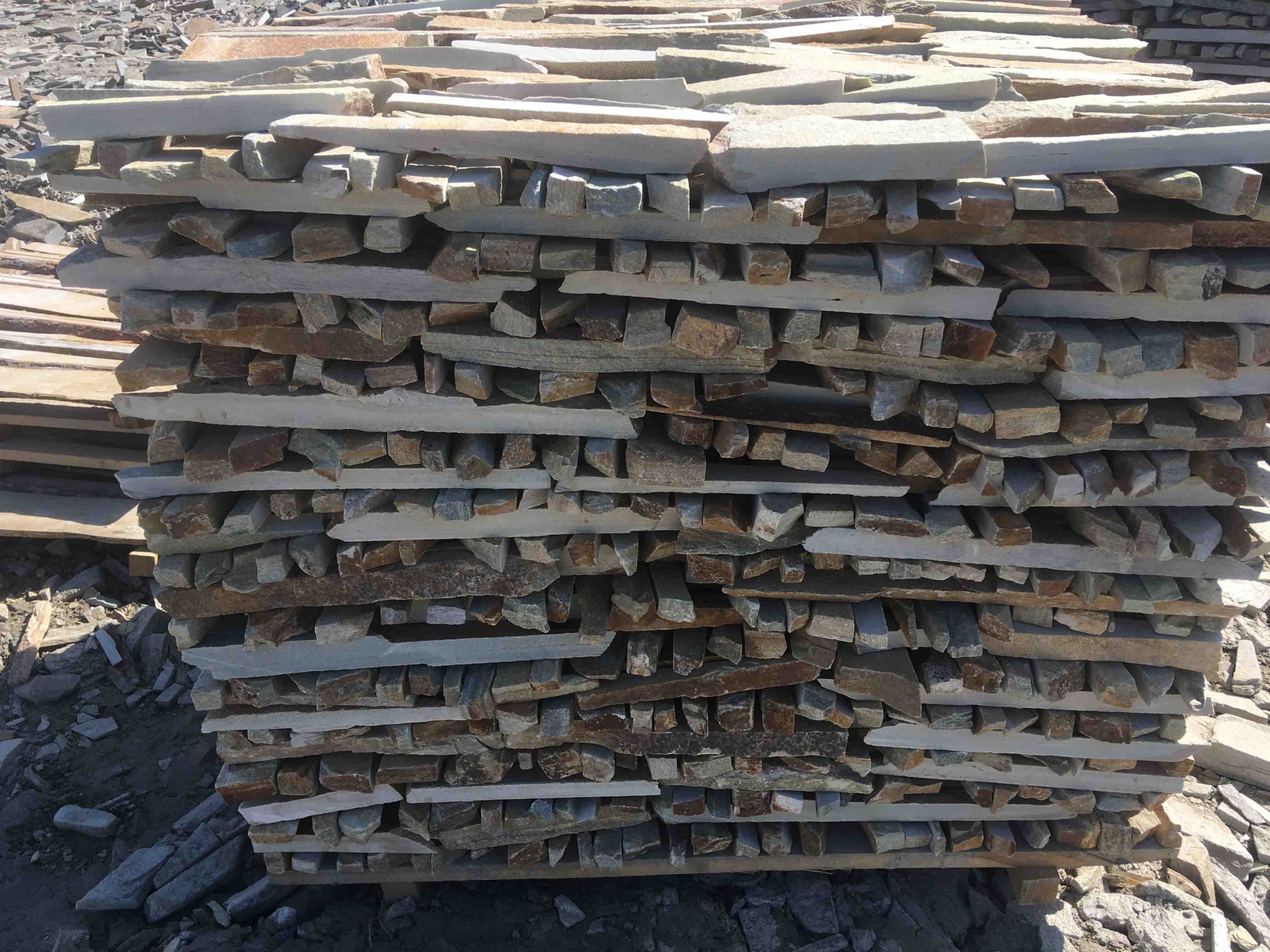 Горбушка златолит золотистый для облицовки купить в Тольятти