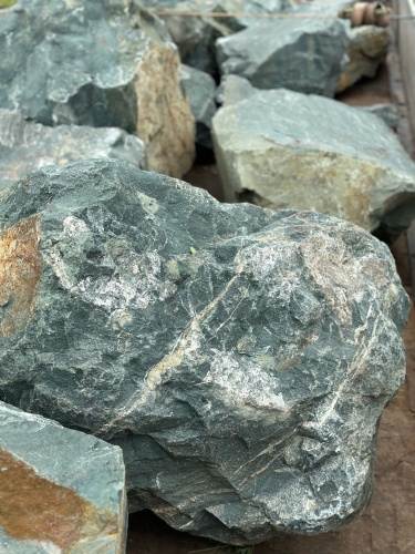 Камни для ландшафтного дизайна зелёные 10-60 килограмм купить в Тольятти