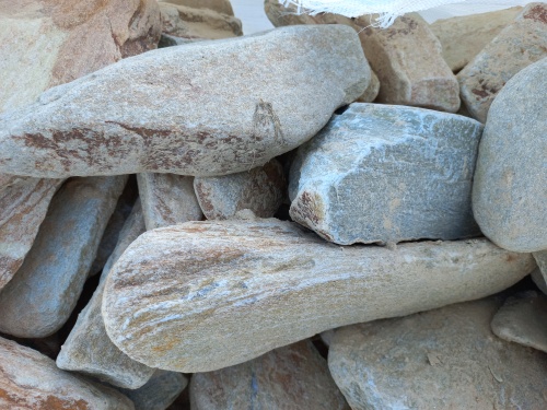 Златолит жёлтый, жёлто-зелёный глыбки и валуны для ланшафтного дизайна купить в Тольятти