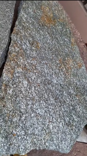 Плитняк златолит серебристый для цоколя, отмостки купить в Тольятти