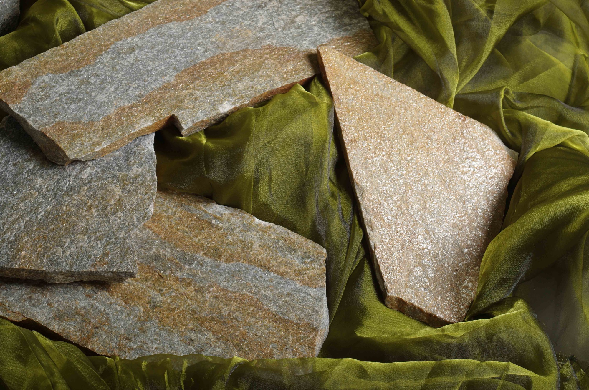 Плитняк златолит Уральский  для фасада купить в Тольятти