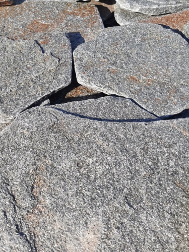 Златолит серебристый галтованный для лестниц купить в Тольятти