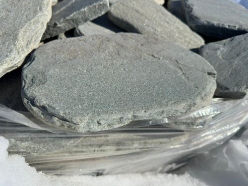 Плитняк златолит зелёный галтованный для мощения на бетон купить в Тольятти