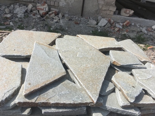 Златолит серебристый галтованный для лестниц купить в Тольятти